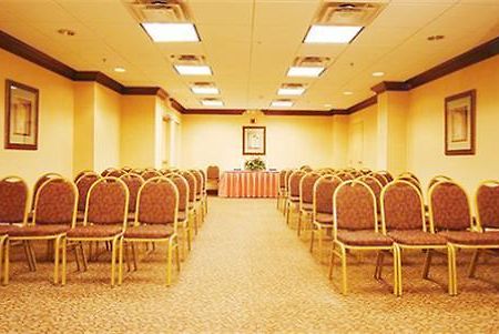 Holiday Inn Express Waterbury Udogodnienia zdjęcie