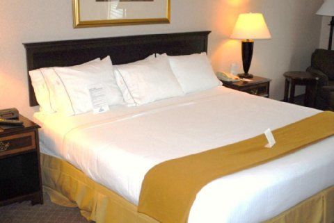 Holiday Inn Express Waterbury Zewnętrze zdjęcie